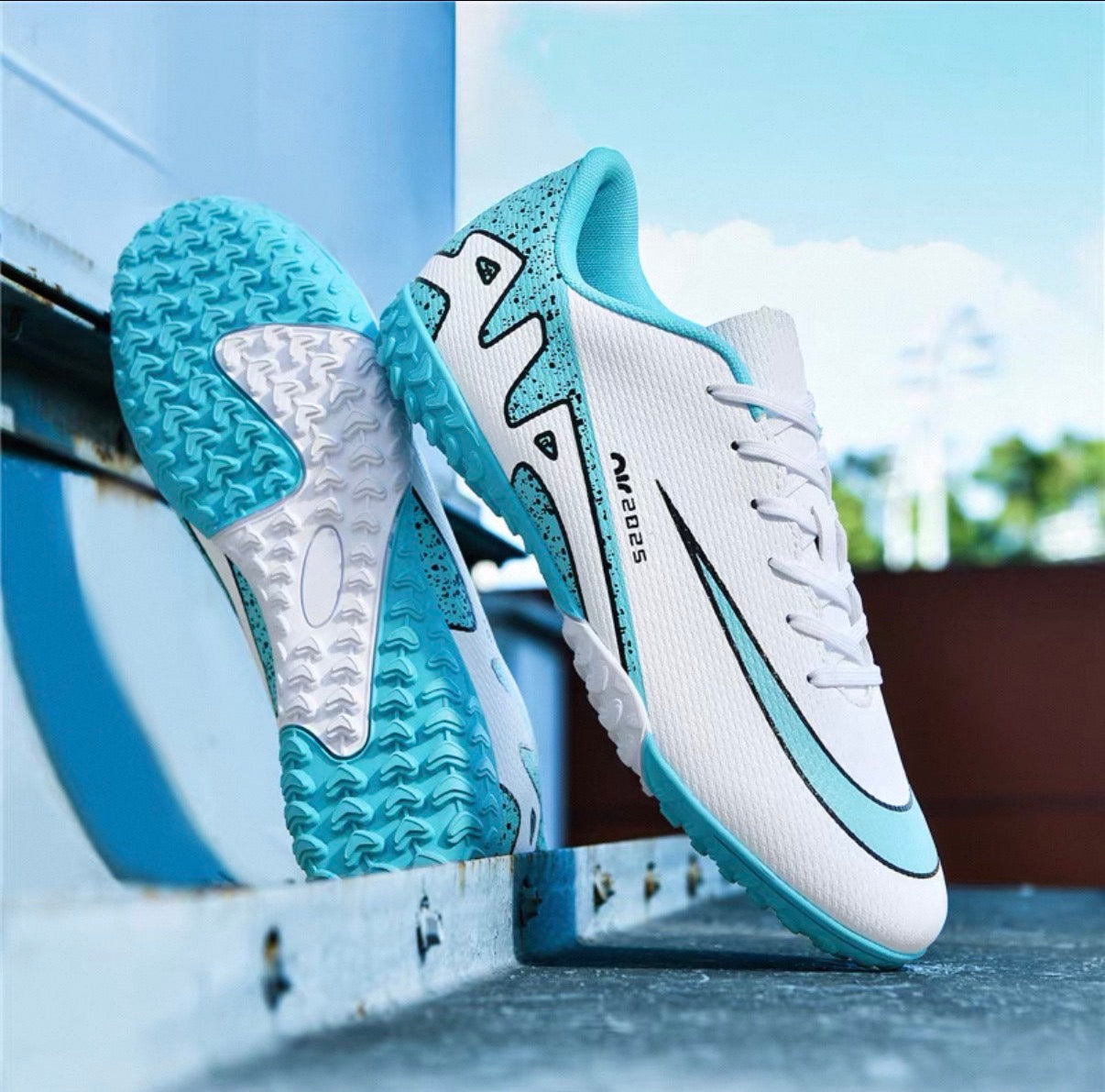 Men's Futsal & Indoor Soccer Shoes - White